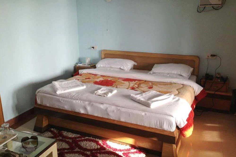Hotel Ganesha Inn Tapovan Exterior photo